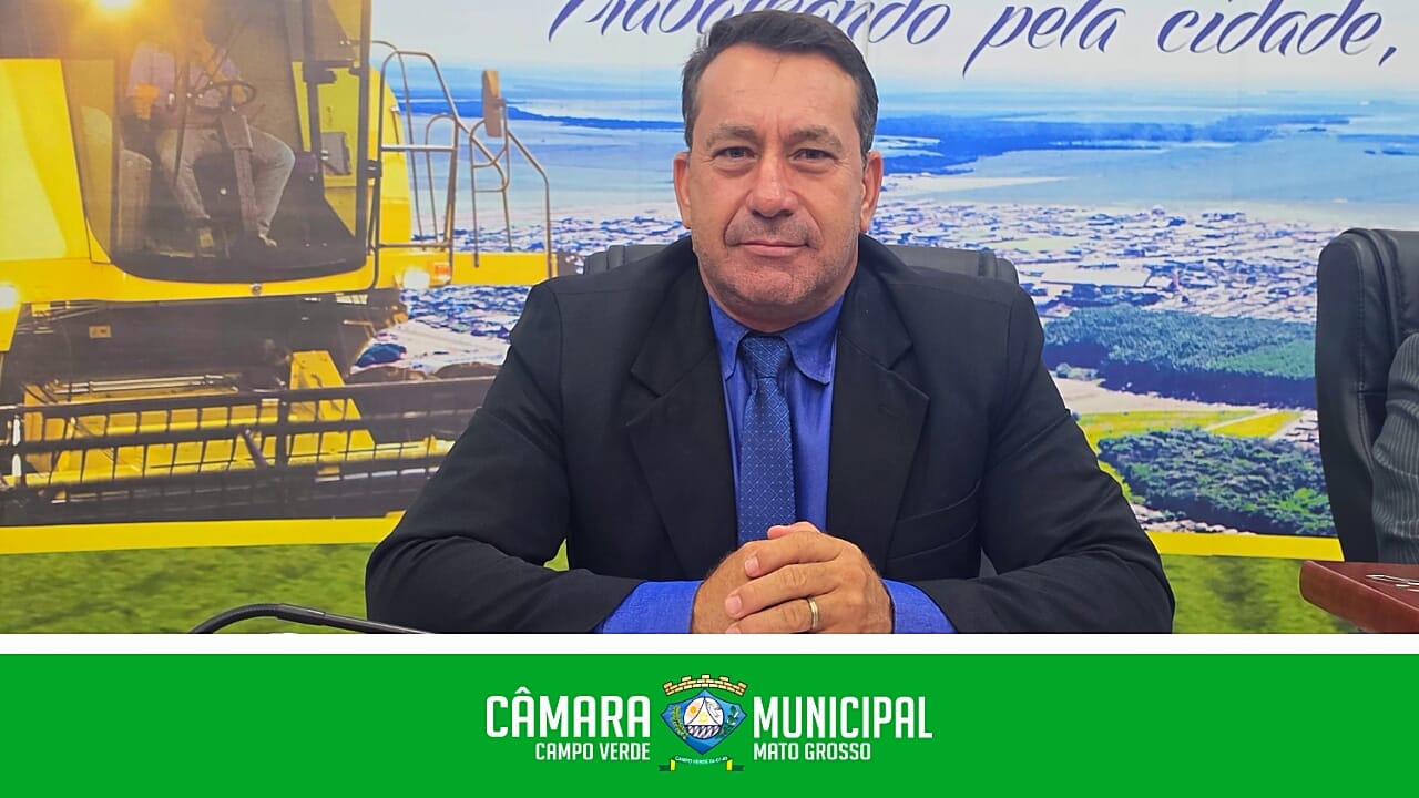 Paulinho da Fartura indica a disponibilidade de internet gratuita no PSF da Comunidade Dom Osório.